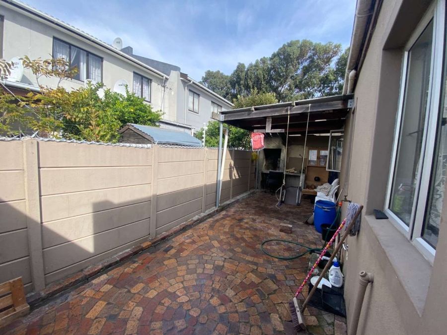 3 Bedroom Property for Sale in Wetton Western Cape